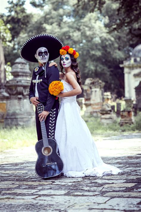 Oct 16, 2023 ... Estas son las ideas de disfraces en pareja para Halloween más originales que puedes llevar en todas las fiestas a las que te inviten con un ...